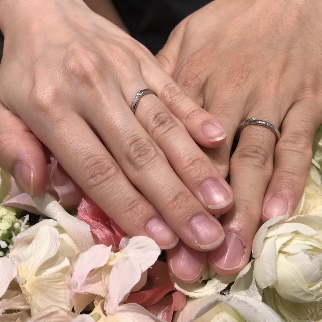 【アイプリモ(I-PRIMO)の口コミ】 指輪の形がV字になっていること。真ん中のつなぎ目があり、手と手をつなぎ…