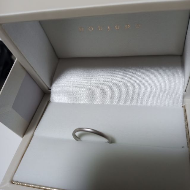 【宝寿堂(ほうじゅどう)の口コミ】 くすみのある目立ち過ぎないデザイン、かつ店舗相談時に水かきがある手の…