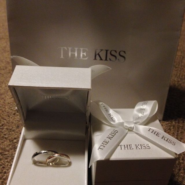 【THE KISS(ザ・キッス)の口コミ】 色々なタイプを試着し、この細身のデザインと指になじむ感じも気に入りま…