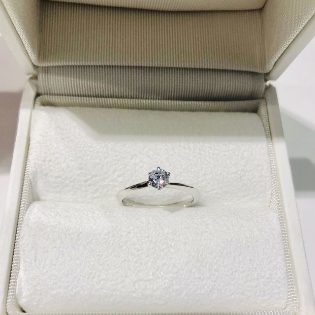 【トリニティ(Trinity)の口コミ】 ダイヤの価格が一番の決め手です。大きさと価格がベストなものがあって本…
