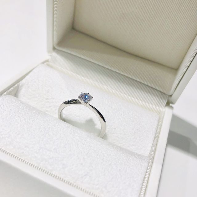 【トリニティ(Trinity)の口コミ】 ダイヤの価格が一番の決め手です。大きさと価格がベストなものがあって本…