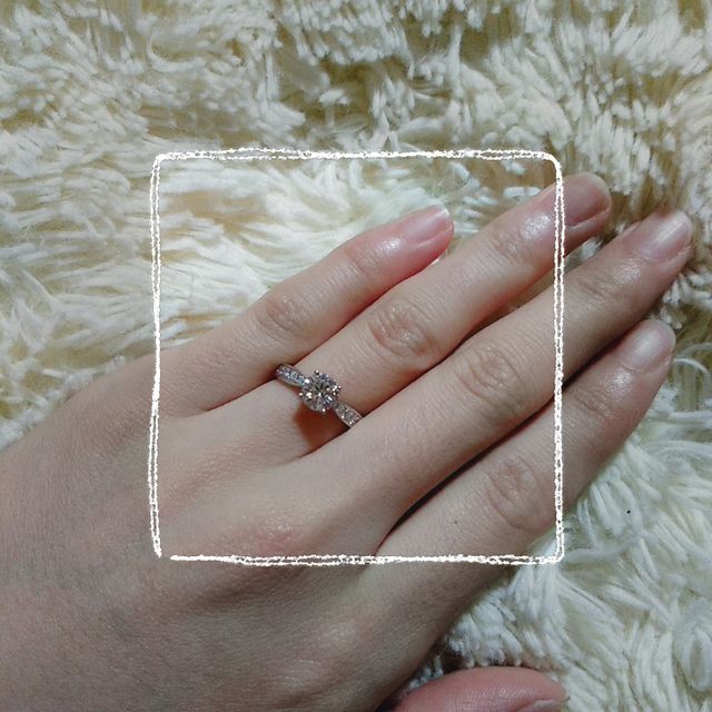 【リューツウの口コミ】 ルースがたくさんあり、その中から4cや蛍光性、クラリティでもどこに傷な…