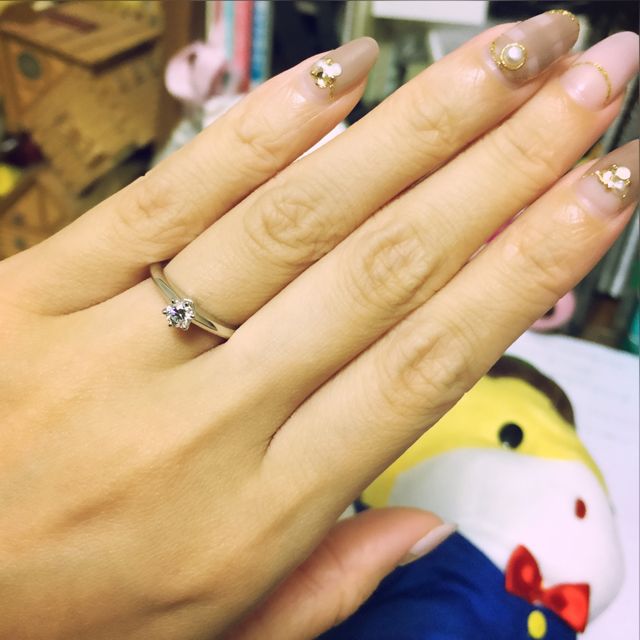 【ティファニー(Tiffany & Co.)の口コミ】 主人が選んでくれました。
飽きないベーシックなデザインをということで、…