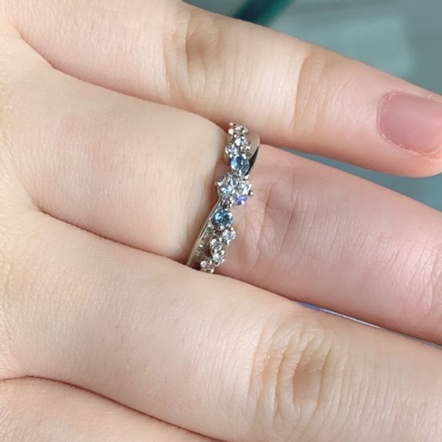 【A・D・A(エー・ディー・エー)の口コミ】 個性的で凝った装飾が可愛らしいリングデザインだと思います。ダイヤモン…