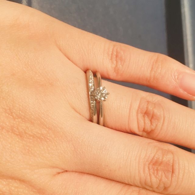 【ケイウノ ブライダル(K.UNO BRIDAL)の口コミ】 婚約指輪、結婚指輪ともに丸みを帯びたデザインで付け心地が良いです。ま…