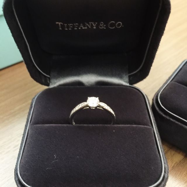 【ティファニー(Tiffany & Co.)の口コミ】 周りにダイヤモンドがついているタイプが欲しかったのと、大きいダイヤモ…