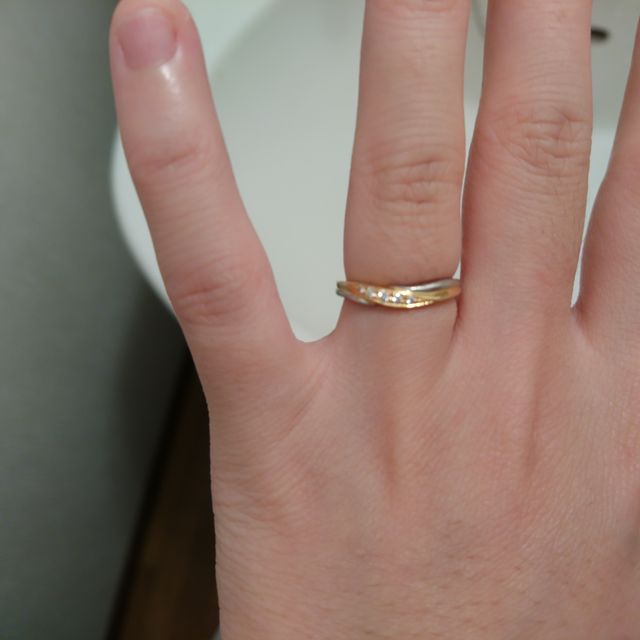 【銀座ダイヤモンドシライシの口コミ】 夫婦ともに趣味も価値観も違うため結婚指輪もすぐに決まらず、何件もお店…