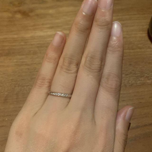 【canal4℃(カナルヨンドシー)の口コミ】 購入前から、ストレートのリングで、ライン上にダイヤが細かく散りばめら…