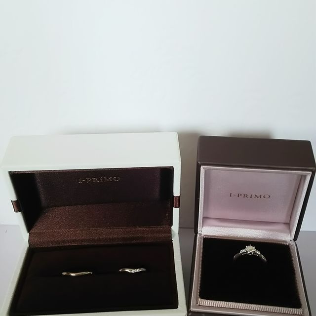【アイプリモ(I-PRIMO)の口コミ】 デザインが気に入ったからです。とってもかわいいです。
結構指輪はペアじ…