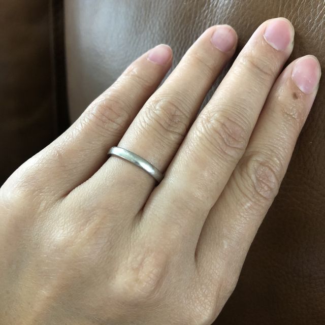 【TANZO.(鍛造指輪)の口コミ】 シンプルで飽きの来ないものを探していました。
TANZOの指輪は、鍛造法で…