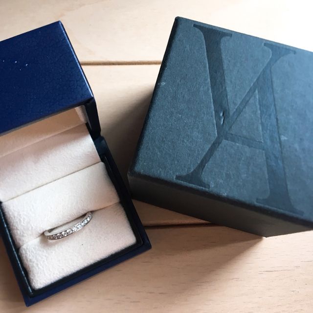 【ヴァンドーム青山(VENDOME AOYAMA)の口コミ】 ハーフエタニティリングという種類で、
上の見える部分だけにダイヤが埋め…