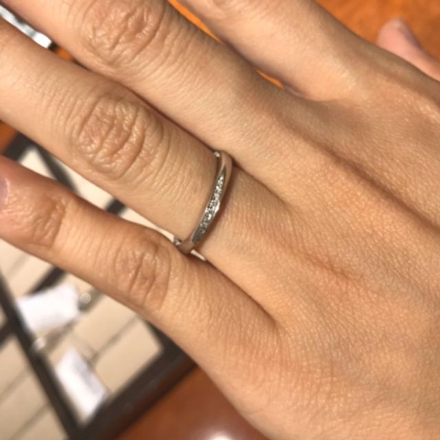 【TRECENTI(トレセンテ)の口コミ】 メレダイヤの流れるようなデザインが上品で気に入っていますし、プラチナ…