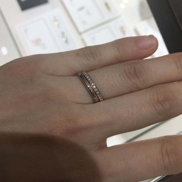 【俄(にわか)の口コミ】 シンプルなデザインで、指に馴染むものを探していました。
ミル打ちで探し…