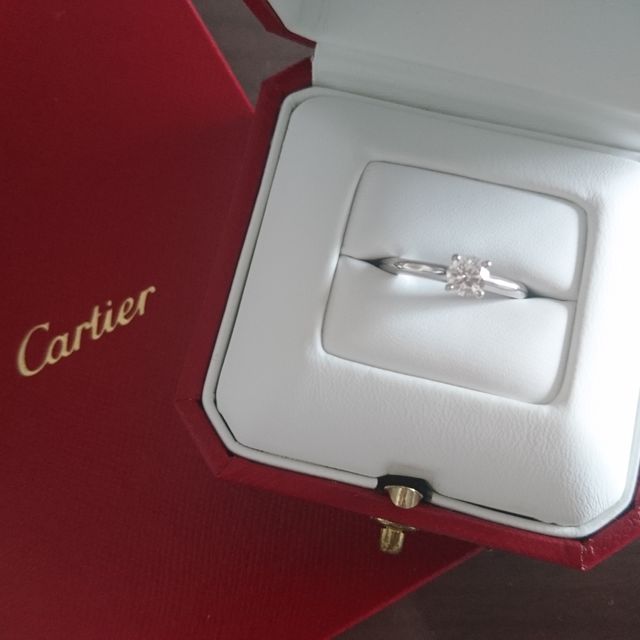 【カルティエ(Cartier)の口コミ】 指輪もシンプルでどんなファッションにも合いますし、さりげない一粒ダイ…