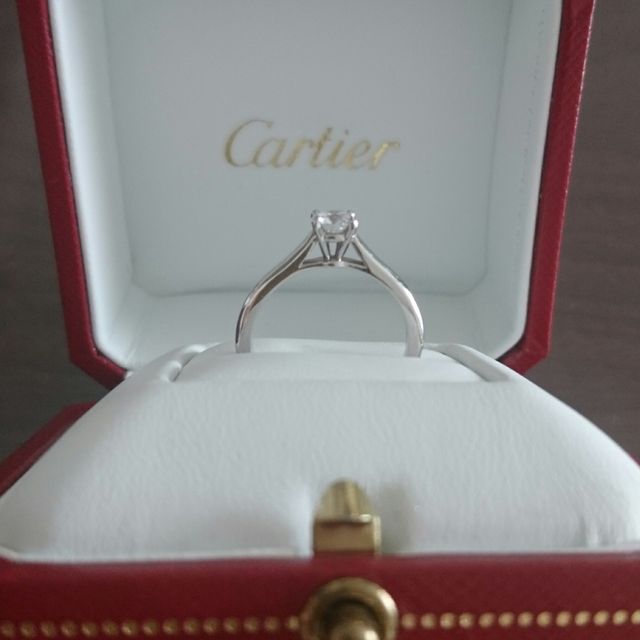【カルティエ(Cartier)の口コミ】 指輪もシンプルでどんなファッションにも合いますし、さりげない一粒ダイ…