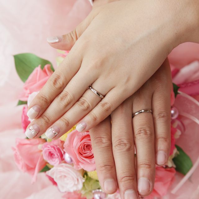 【カルティエ(Cartier)の口コミ】 毎日付ける結婚指輪なので、家事をしたり会社に行ったりした際に邪魔にな…