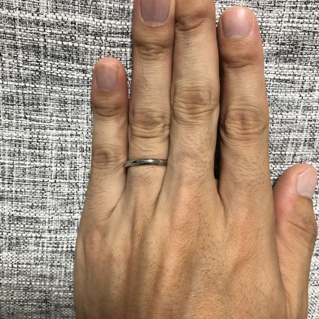 【銀座ダイヤモンドシライシの口コミ】 何店舗か指輪を見に行きました。
ですが、どれも惹かれる物がなくデザイン…