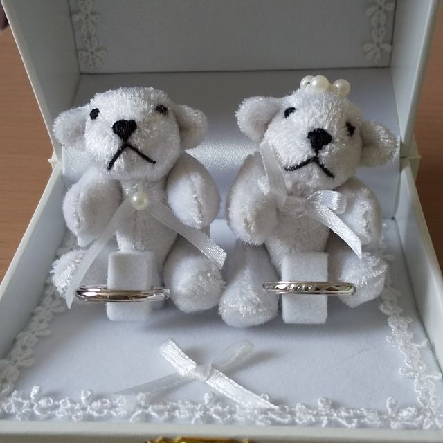 【EVANS BRIDAL(エヴァンスブライダル)の口コミ】 シンプルなデザインを探していたのですが、シンプルだけではなく、上下の…