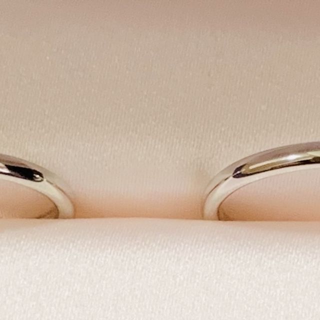 【AHKAH(アーカー)の口コミ】 結婚指輪は毎日つけるものなので、細めのシンプルなこちらのリングにしま…