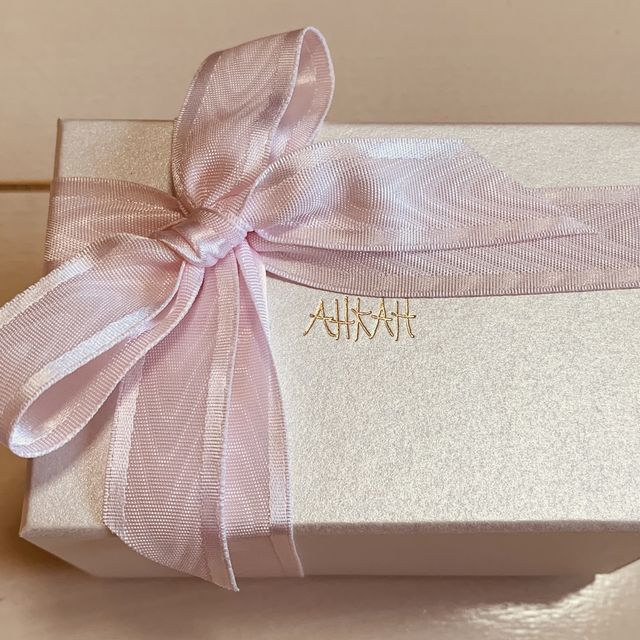 【AHKAH(アーカー)の口コミ】 結婚指輪は毎日つけるものなので、細めのシンプルなこちらのリングにしま…