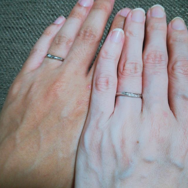 【銀座ダイヤモンドシライシの口コミ】 デザインが良くて、最初はダイヤ無しで考えてたんですが、色々と見せても…