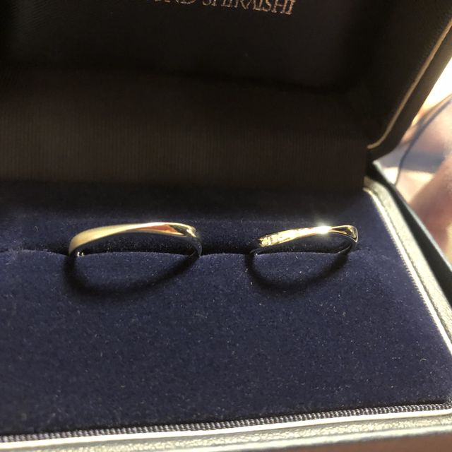 【銀座ダイヤモンドシライシの口コミ】 結婚指輪の下見、と言う気持ちで伺ったのですが、色々と指輪をはめて段々…