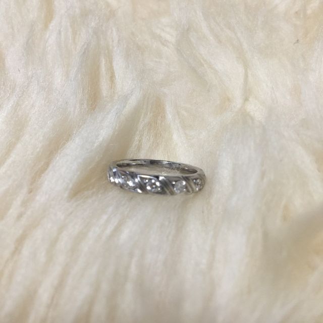 【ショーメ(CHAUMET)の口コミ】 私は細くてシンプルな指輪を希望していましたが、主人より結婚指輪は一生…