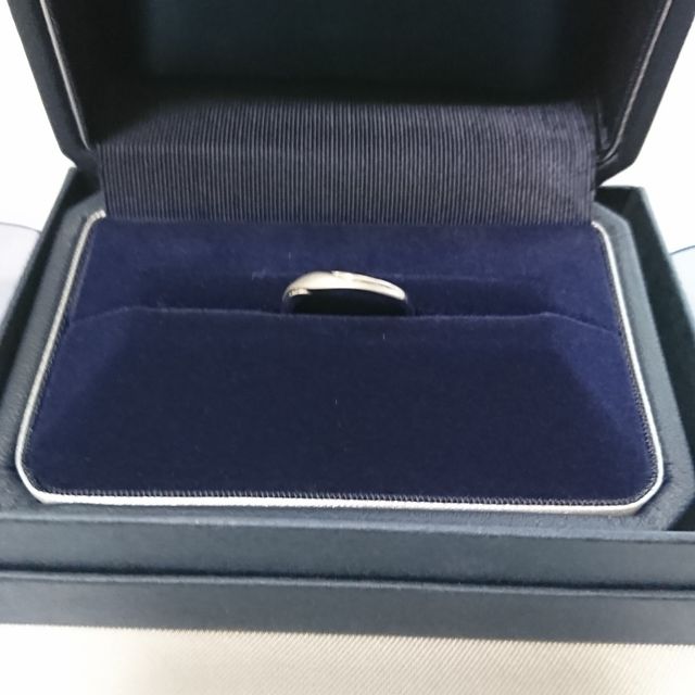 【銀座ダイヤモンドシライシの口コミ】 シンプルかつ、少し個性を出したかったので、一部分がマット素材のこのデ…