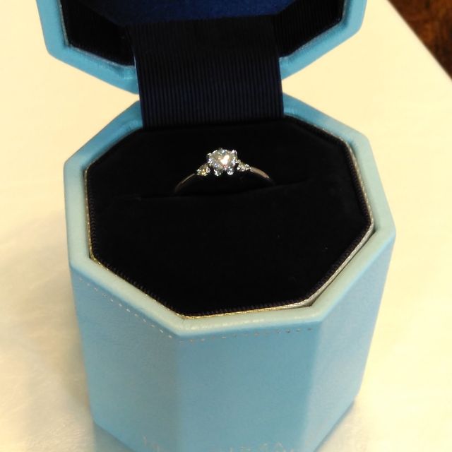 【銀座ダイヤモンドシライシの口コミ】 プロポーズリングを受け取りました。彼がダイヤモンドシライシに決めた理…
