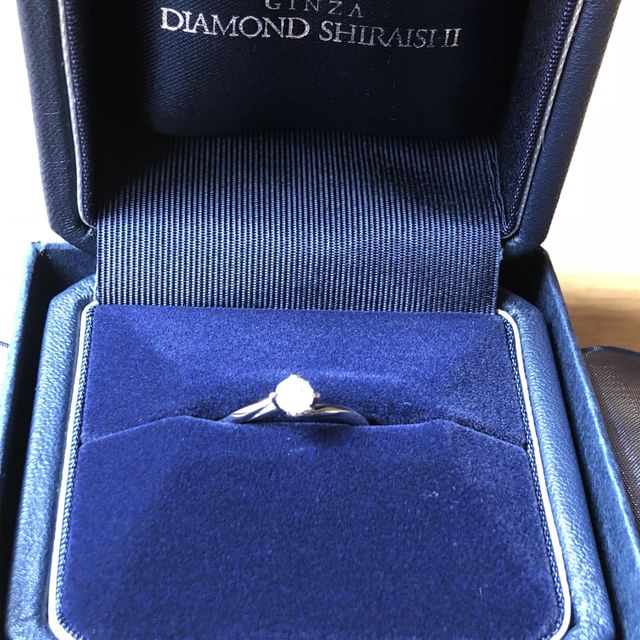 【銀座ダイヤモンドシライシの口コミ】 シンプルでダイヤモンドが少しでも大きく見えるデザインが良いと思い、選…