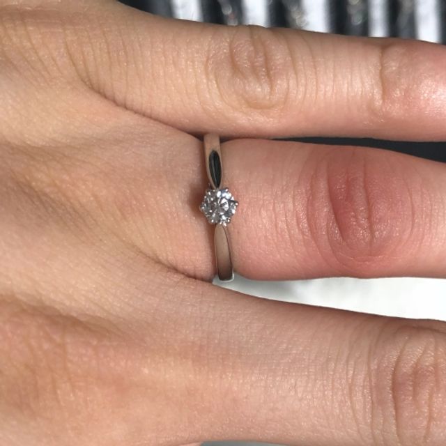 【エクセルコダイヤモンド(EXELCO DIAMOND)の口コミ】 シンプルなデザインでストレートタイプの為、造りがしっかりとしており毎…