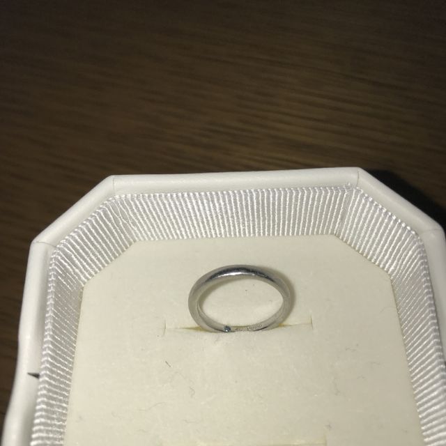 【4℃ BRIDAL(ヨンドシーブライダル)の口コミ】 プラチナ素材で長期間高品質を保てること、冠婚葬祭や年齢問わず装着でき…