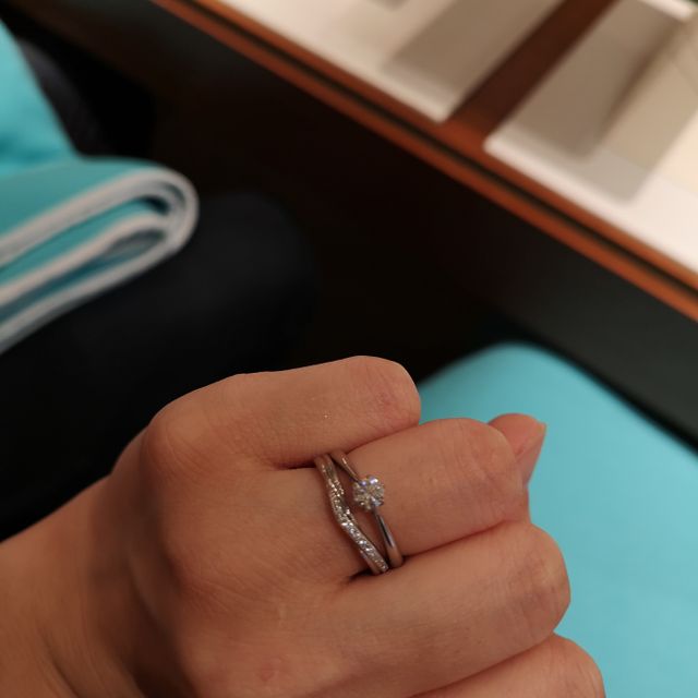 【銀座ダイヤモンドシライシの口コミ】 会社で着けるには華やかすぎても困りますが、一石だけでもシンプルすぎる…