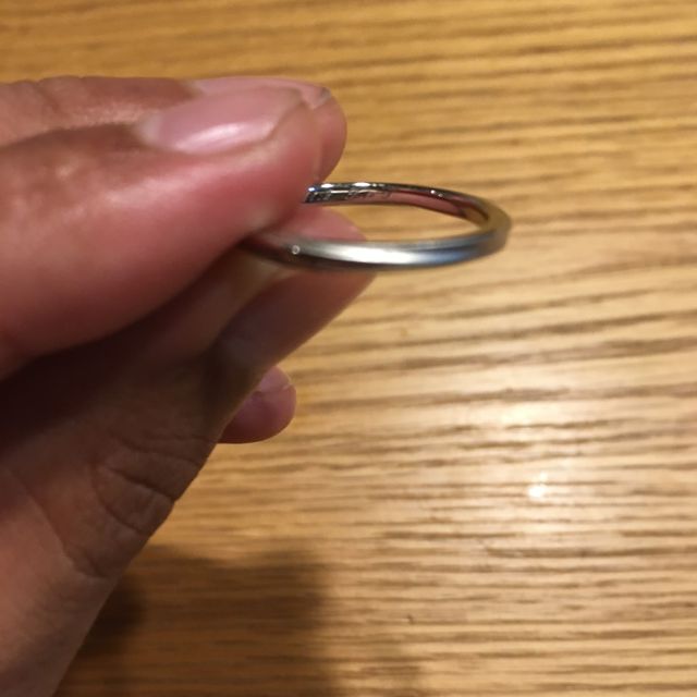 【銀座ダイヤモンドシライシの口コミ】 自分達は婚約指輪を作らず結婚指輪だけにすると決めていたため、婚約指輪…
