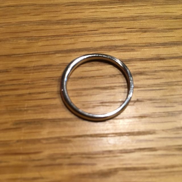 【銀座ダイヤモンドシライシの口コミ】 自分達は婚約指輪を作らず結婚指輪だけにすると決めていたため、婚約指輪…