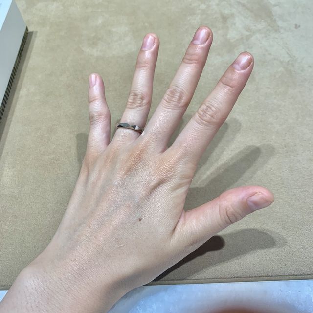【ブシュロン(BOUCHERON)の口コミ】 とにかく指輪のデザインが特徴的で、ダイヤモンドが付いていないのに付い…