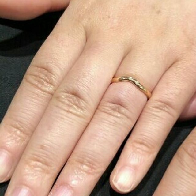 【ティファニー(Tiffany & Co.)の口コミ】 婚約指輪は大きなダイヤモンドをつけたものを買ったので、結婚指輪はあま…