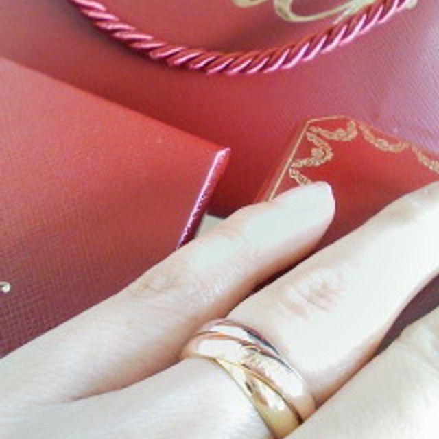【カルティエ(Cartier)の口コミ】 ずっと前から欲しかった指輪を買ってもらいました。彼には婚約指輪っぽく…