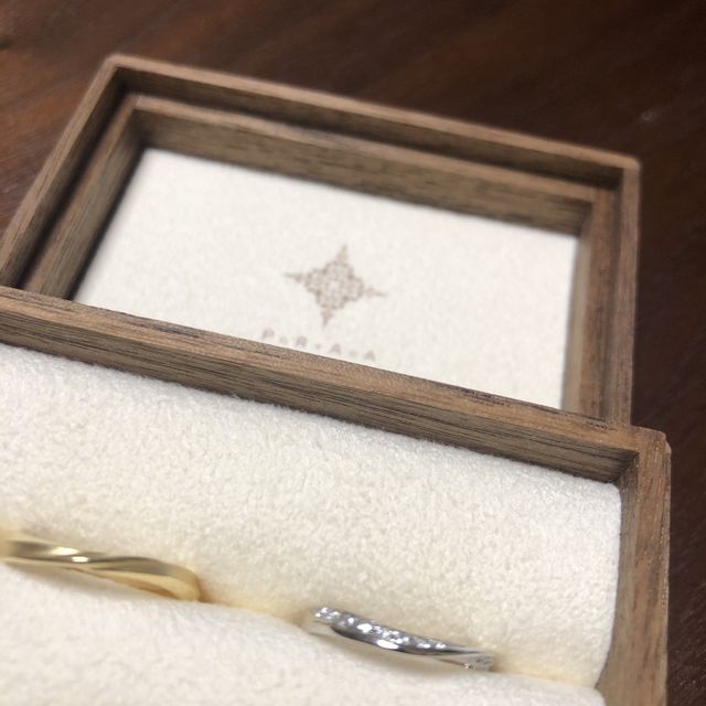 【PORTADA(ポルターダ)の口コミ】 ダイヤが散りばめられていること。それでいてシンプル過ぎないこと。ゴー…