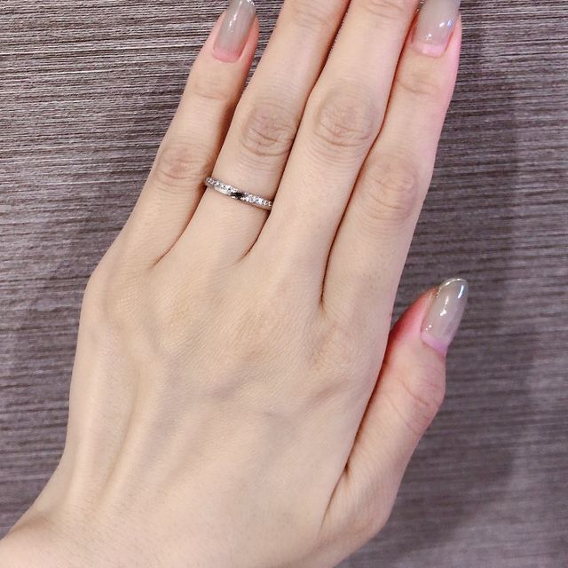 【アイプリモ(I-PRIMO)の口コミ】 結婚指輪として購入しました。沢山の指輪を試着しましたが、アルテミシア…