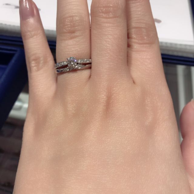 【銀座ダイヤモンドシライシの口コミ】 セットリングで探していましたが婚約指輪の説明が長く結婚指輪があまり見…