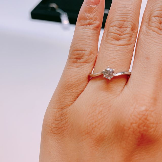 【BRILLIANCE+(ブリリアンスプラス)の口コミ】 ダイヤモンドを自分で選べるところです。大量のダイヤモンドから好きな4c…