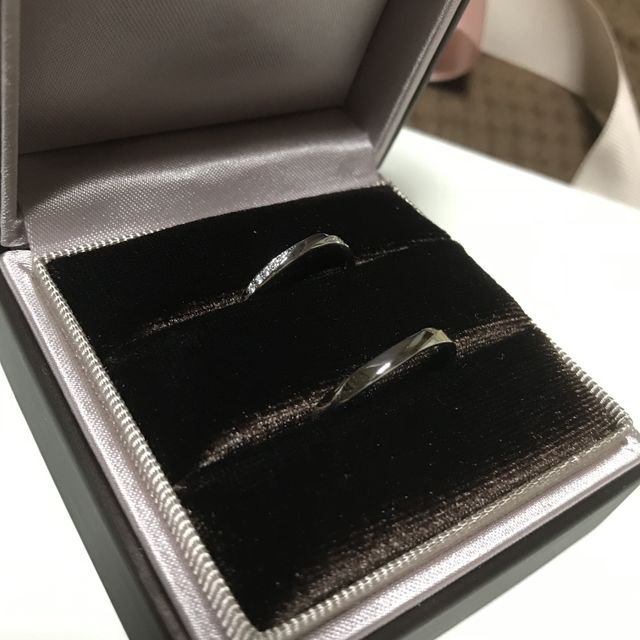 【アイプリモ(I-PRIMO)の口コミ】 主張しすぎるようなデザインは私の好みではなく、結婚指輪はシンプルなも…