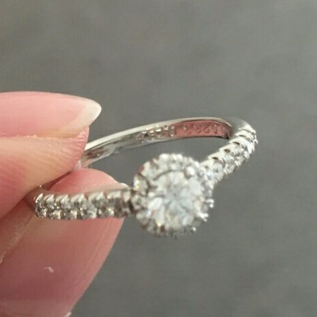 【銀座ダイヤモンドシライシの口コミ】 結婚指輪を初めて見に行ったが、彼女はデザインが気に入り、私自信も良い…