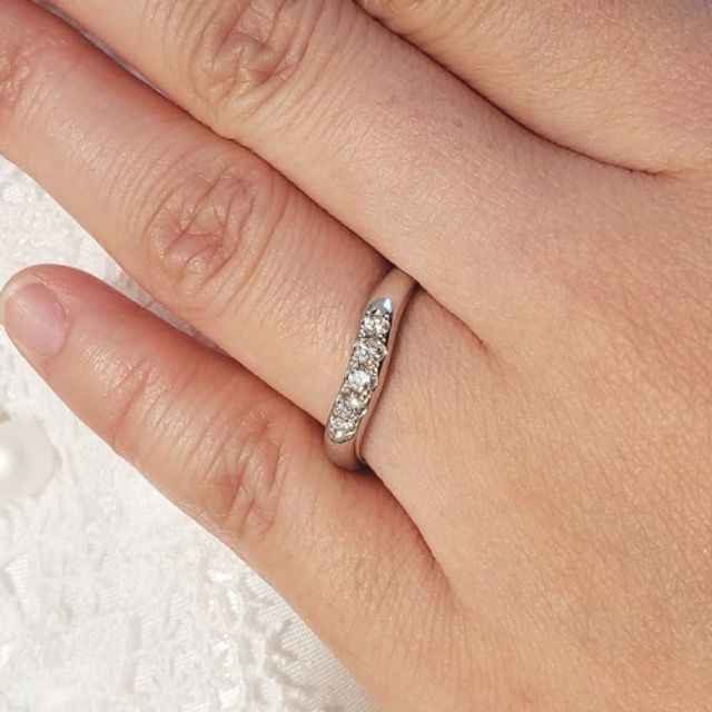 【ROYAL ASSCHER(ロイヤル・アッシャー)の口コミ】 シンプルで使いやすい飽きのこないデザイン、そしてキラキラと光るダイヤ…