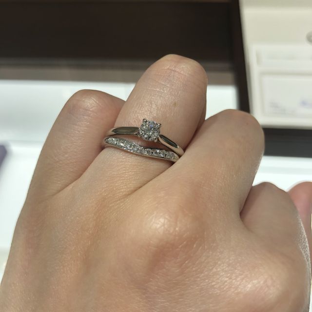 【俄(にわか)の口コミ】 睡蓮という名前の指輪を選びました。
とにかくシンプルなもの、キューレッ…