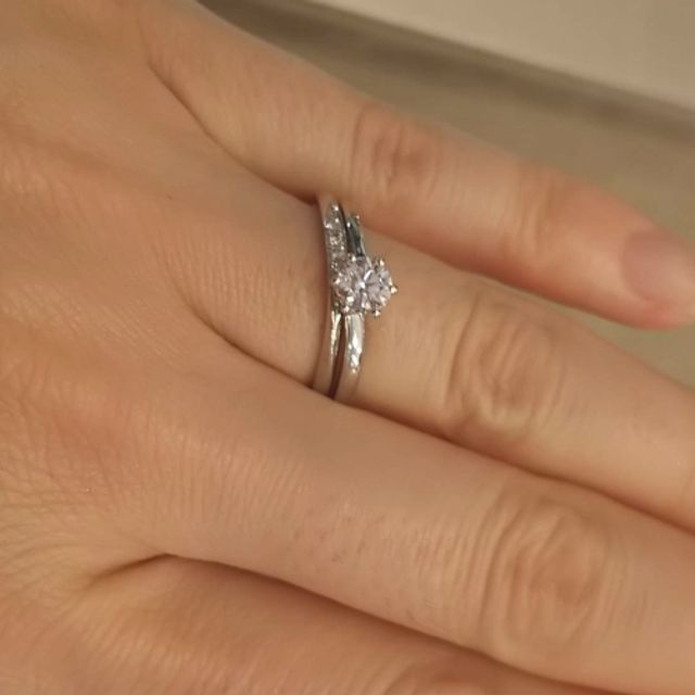 【BRIDGE(ブリッジ)の口コミ】 船出をイメージしたリングであり緩やかなウェーブのラインが上品で綺麗で…