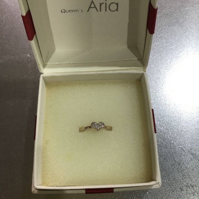 【Queen's Ariaの口コミ】 一目惚れでした。もっと婚約指輪っぽいのにしたらと相手に言われましたが…