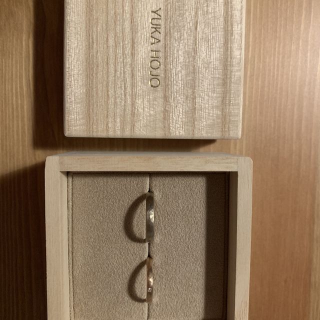 【YUKA HOJO(ユカホウジョウ)の口コミ】 シンプルなデザインで木目があることが決めて。この世に二つだけのデザイ…