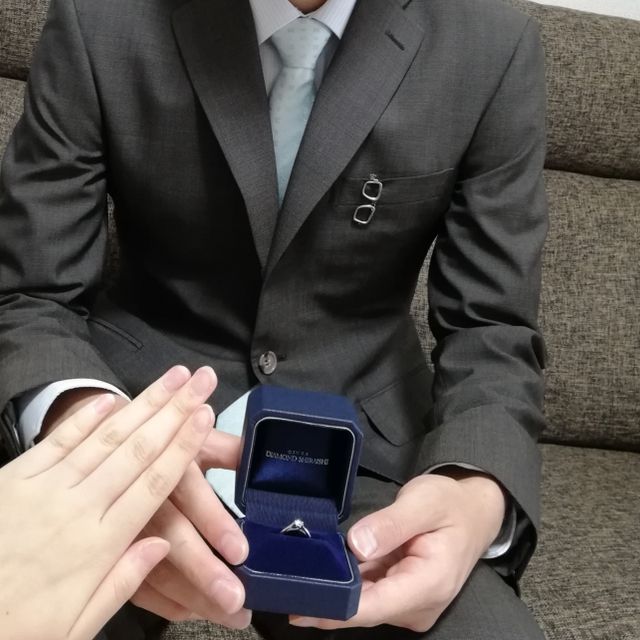 【銀座ダイヤモンドシライシの口コミ】 細身のリングに、クロスのデザインという指輪のデザインそのものに一目惚…